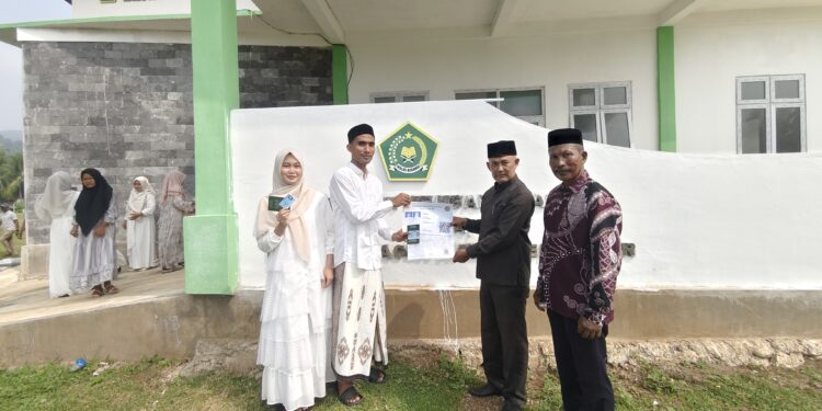 Penantian Puluhan Tahun Berakhir, KUA Pulo Aceh Gelar Akad Nikah Perdana di Kantor