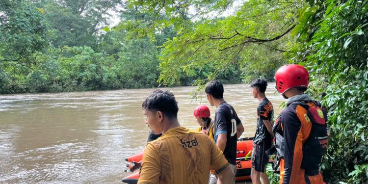 Basarnas Cari Warga Terseret Arus Sungai di Aceh Jaya