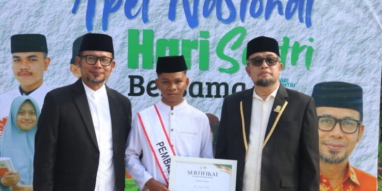 Hari Santri Nasional 2026, Dayah Darul Quran Aceh Apresiasi Santri Berprestasi dan Santuni Warga